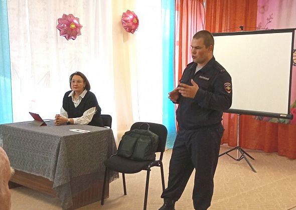 Полиция проводит профилактические мероприятия по мошенничеству. Беседу провел Никита Захваткин