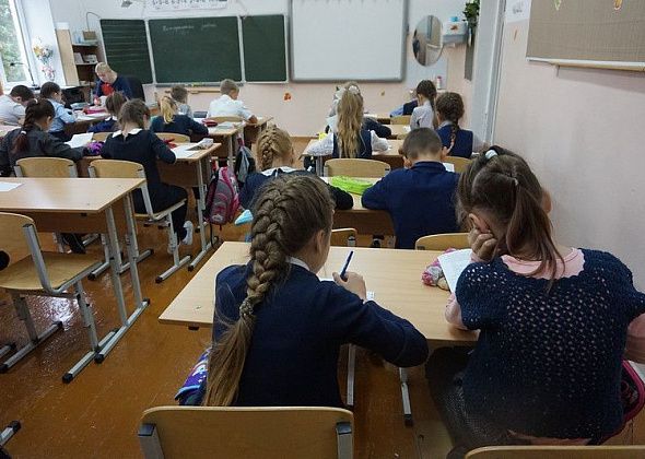 Про учителей на шпильках и без, сорванных уроках и Есенине